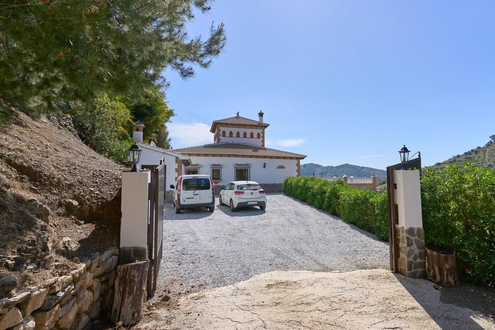 Villa Alejandro En Sayalonga Exterior photo